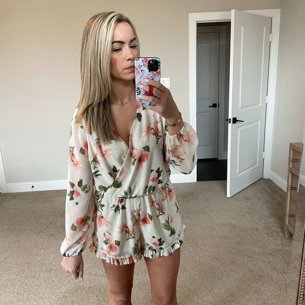 Flower Ruffled Romper - Picture 2 of 6